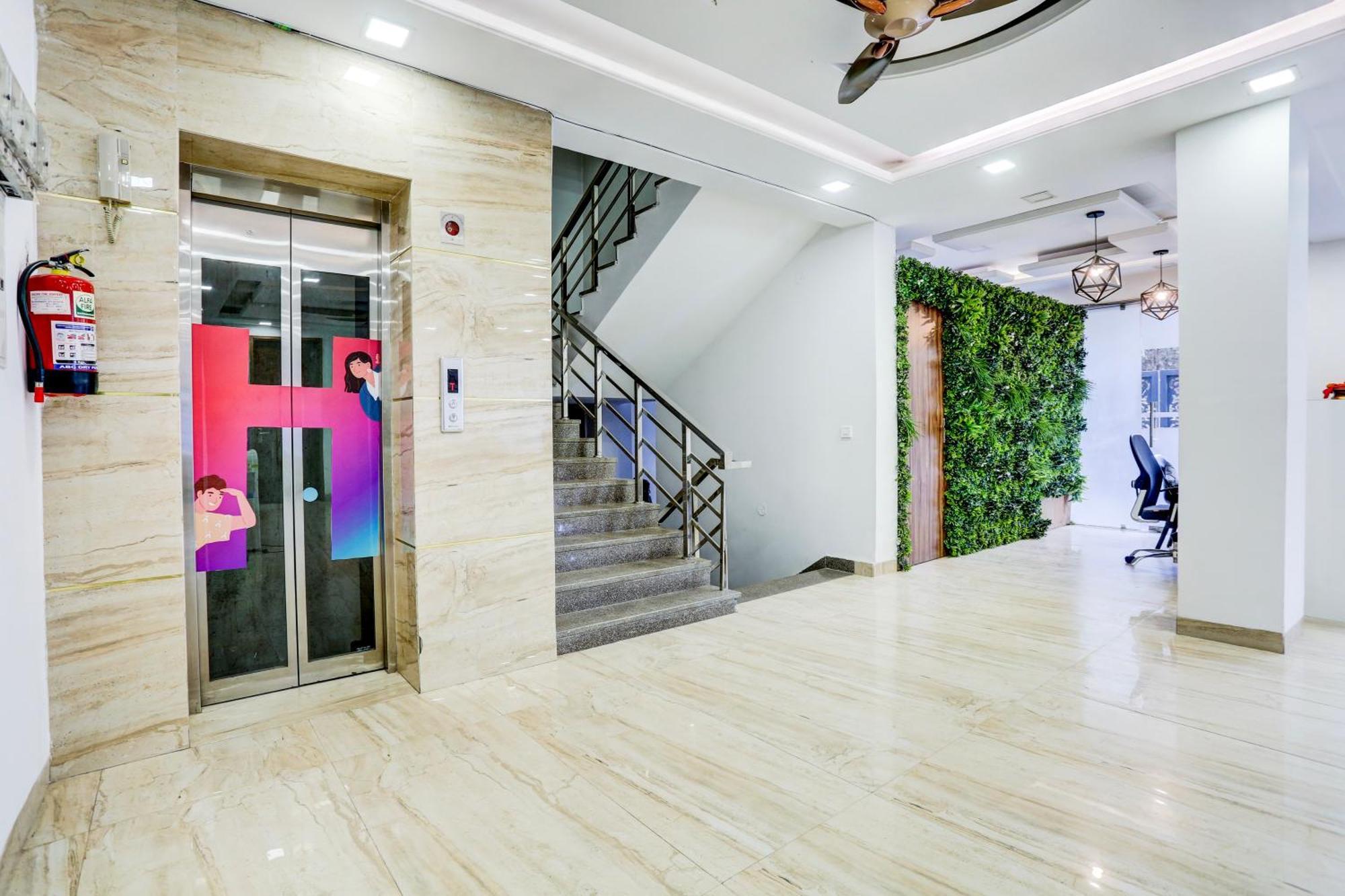 Hotel Greysky Medicity Gurgaon Bagian luar foto